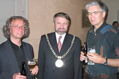 Nach einem anstrengendem Tag: Die "Platzhirsche" Edgar Ring (links) und Joost Assendorp (rechts) mit Oberbürgermeister Mädge