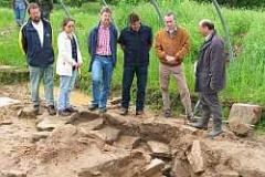 An der mittelalterlichen Kellertreppe, v. l.: Geschwinde, Lönne, Buberti (Ldkr. Northeim), Koch (Bürgermeister Flecken Bodenfelde), Bärenfänger, Stephan