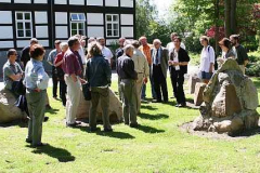 Mittag in Harpstedt mit Besichtigung des etwas verkleckerten Sonnensteins