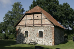 Erste Station ist die Feldsteinkapelle in Vietze