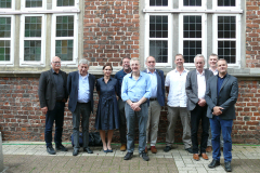 Gruppenfoto mit einigen Referenten der Tagung (von links nach rechts): J. Härtling, M. Schön, C. Peek, M. Geschwinde, R. Werz, F. Wulf, J. Brandt, R. Bärenfänger (Vorsitzender der AK), D. Nösler, A. Schäfer