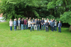 Gruppenbild vor Burg Knesebeck