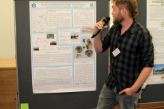 Posterpräsentation im Vortragssaal (Emanuel Strohmeier)