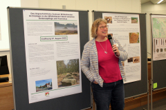 Posterpräsentation im Vortragssaal (Julia K. Koch)