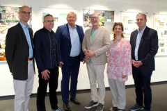 Der Vorstand der AK mit den Gastgebern der Tagung: Erster Stadtrat der Stadt Osnabrück Wolfgang Beckermann (rechts) und Kreisrat des Landkreises Osnabrück Matthias Selle (links)