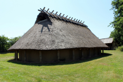 Nachbau des eisenzeitlichen Wohnhauses im Freilichtmuseum Eisenzeithaus Venne