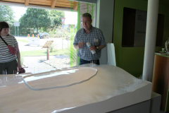 Axel Friederichs erläutert den Grundriss der Schnippenburg